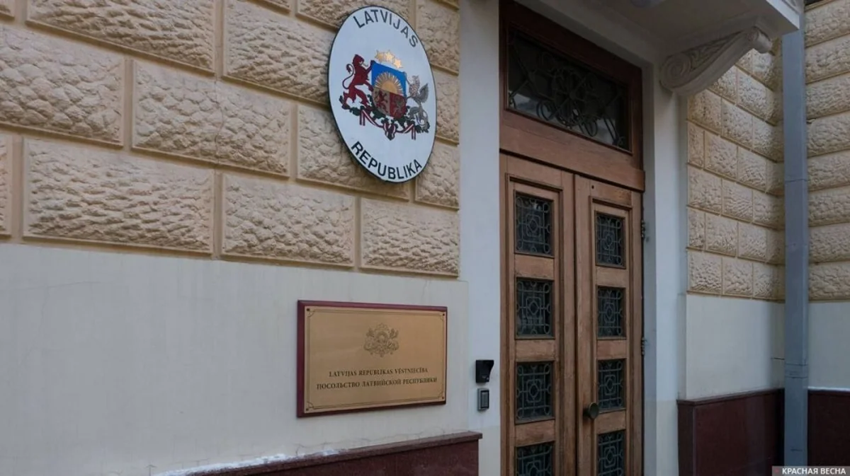 Посольство Латвии в России приостановило прием заявлений на визы от россиян