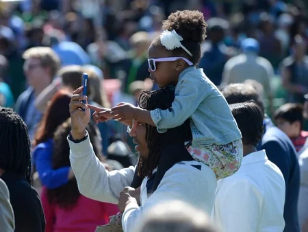 Obamas kick off Easter Egg Roll