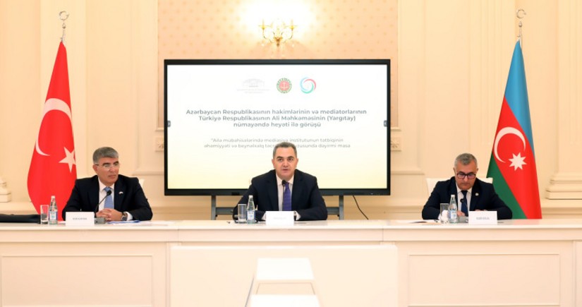Ali Məhkəmədə “Ailə mübahisələrində mediasiya institutunun tətbiqinin əhəmiyyəti və beynəlxalq təcrübə” mövzusunda dəyirmi masa keçirilib