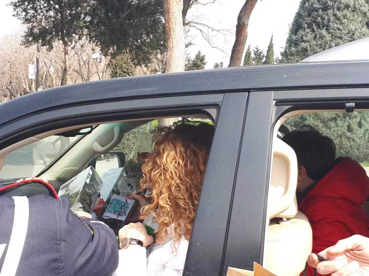 Bakıda yol polisi qadın sürücüləri təbrik edib - FOTO - VİDEO - YENİLƏNİB