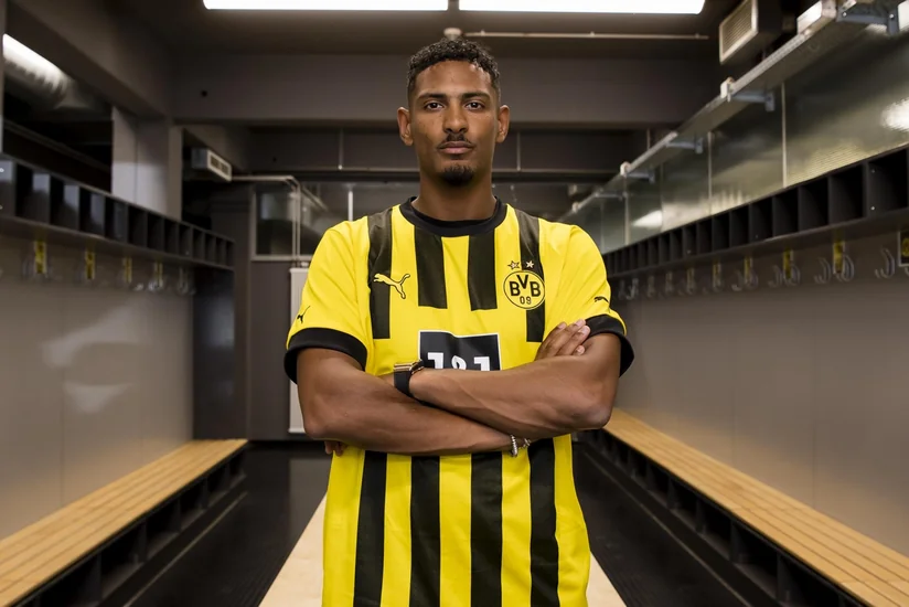 Borussiya klubu futbolçusunu icarəyə verib
