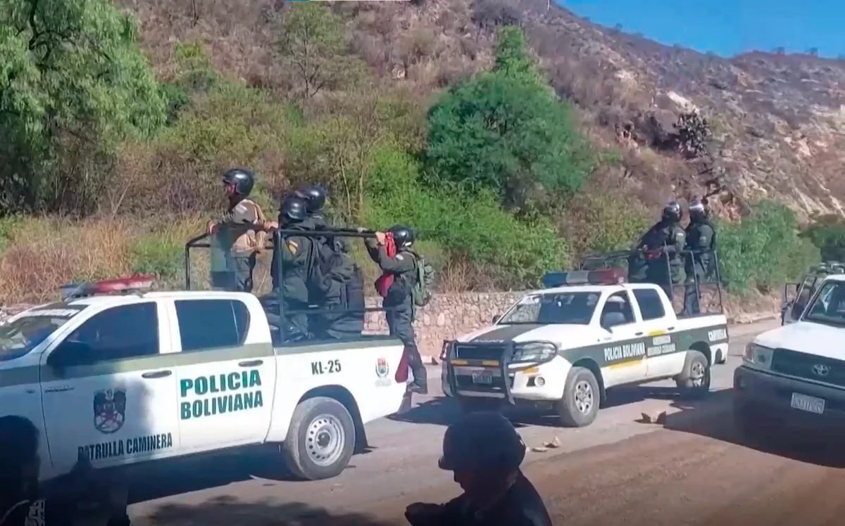 Boliviyanın keçmiş prezidentinin tərəfdarları hərbi hissəni ələ keçiriblər