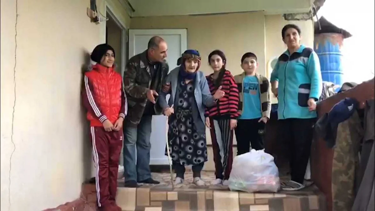 Astara gömrük postunun əməkdaşları aztəminatlı ailələrə ərzaq yardımı ediblər
