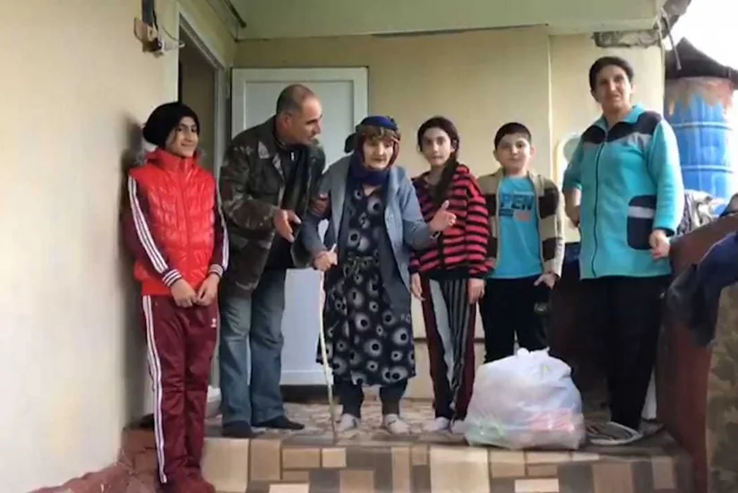 Astara gömrük postunun əməkdaşları aztəminatlı ailələrə ərzaq yardımı ediblər