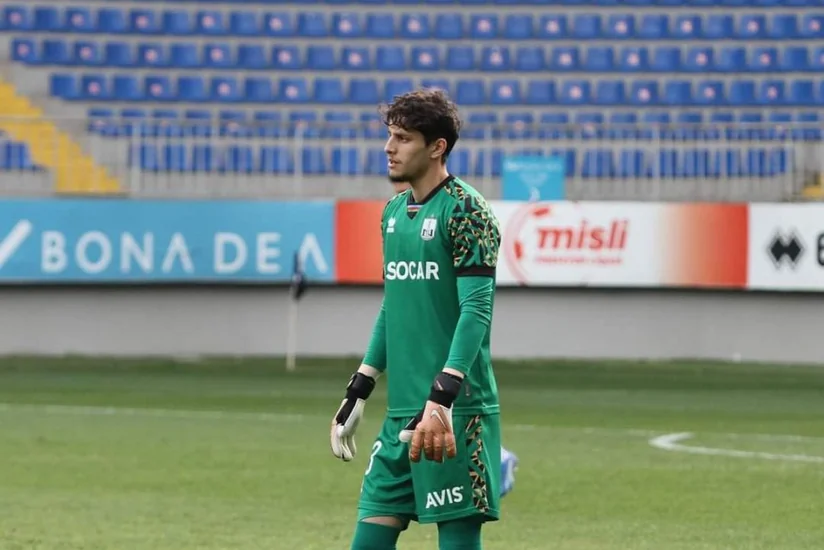 Neftçinin qapıçısı Azərbaycan millisində ilk oyununu keçirməkdən qürur duyur