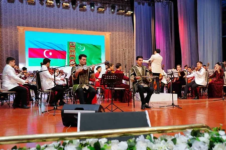 Aşqabadda Heydər Əliyevin 100 illik yubileyi münasibəti ilə konsert keçirilib