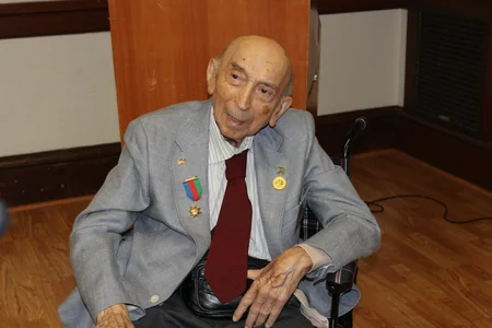 Kaliforniyanın Berkli Universitetində azərbaycanlı professor Lütfi Zadəyə Azərbaycan medalı təqdim olunub