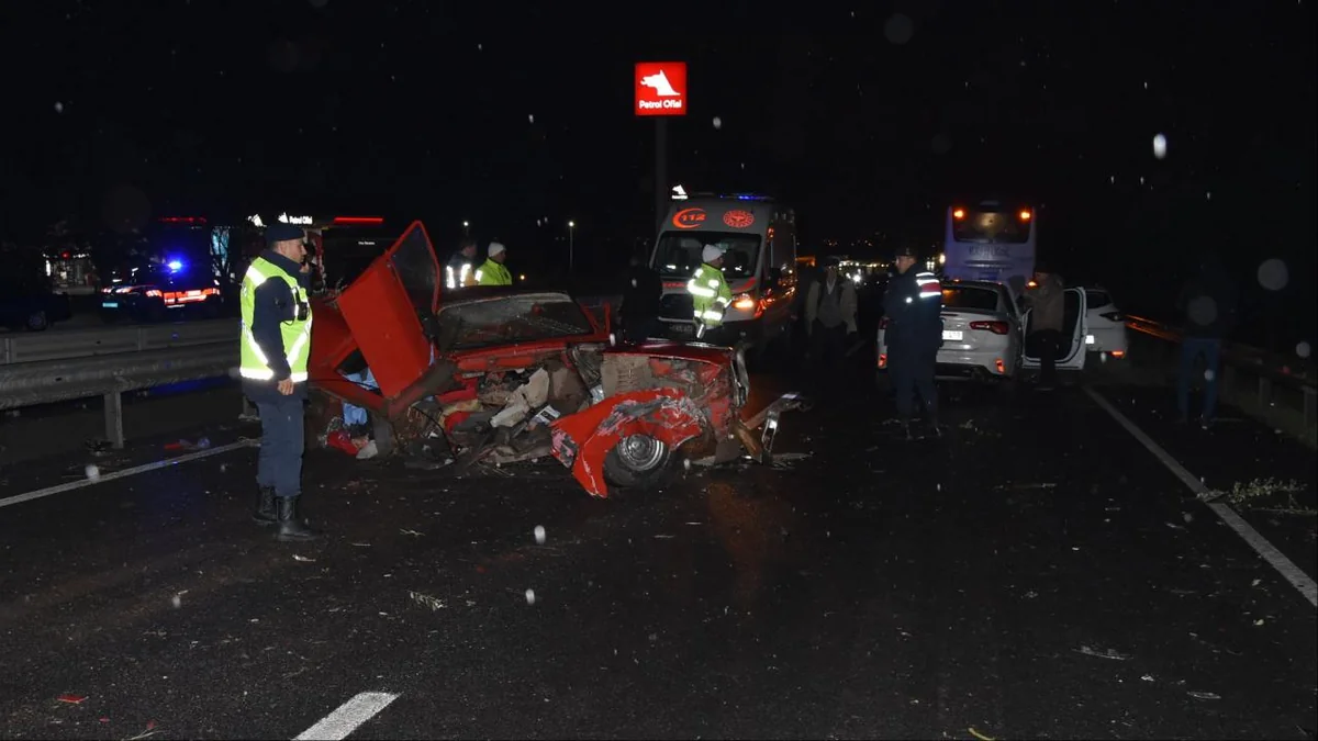 Manisada ağır yol qəzası olub, ölənlər və yaralananlar var