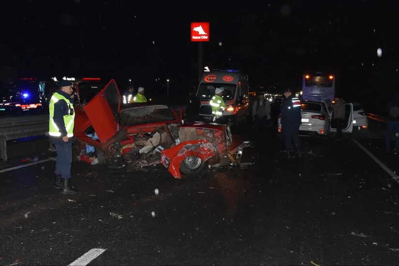 Manisada ağır yol qəzası olub, ölənlər və yaralananlar var