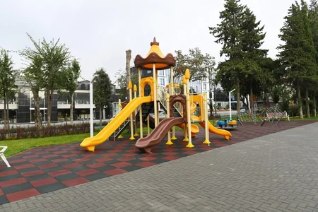 President Ilham Aliyev views conditions created at newly-reconstructed park in Baku