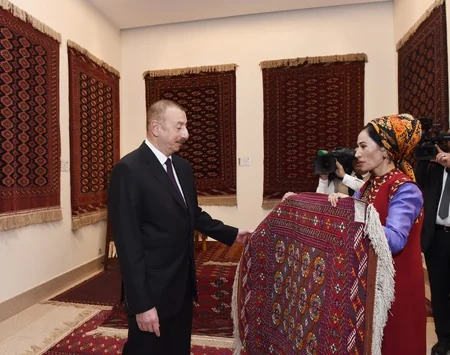 President Ilham Aliyev views Turkmen national carpet museum