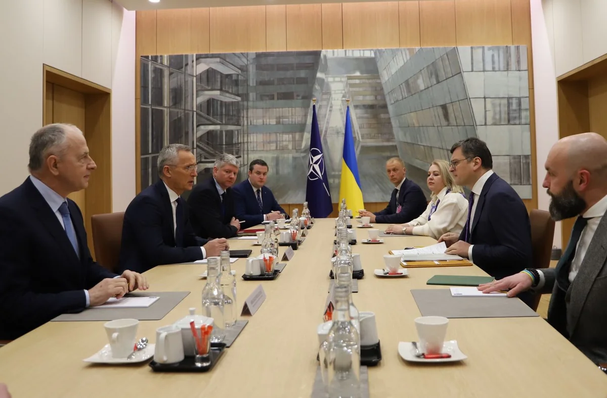 Ukrainian FM, NATO Secretary General mull production of ammunition
