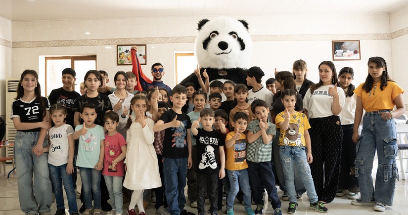 “Embawood” balaca ürəkləri sevindirmək üçün uşaq evinə baş çəkdi