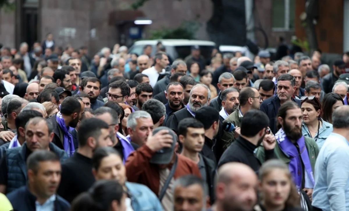 Ermənistanın DİN rəhbəri etirazçılarla görüşdən imtina edib