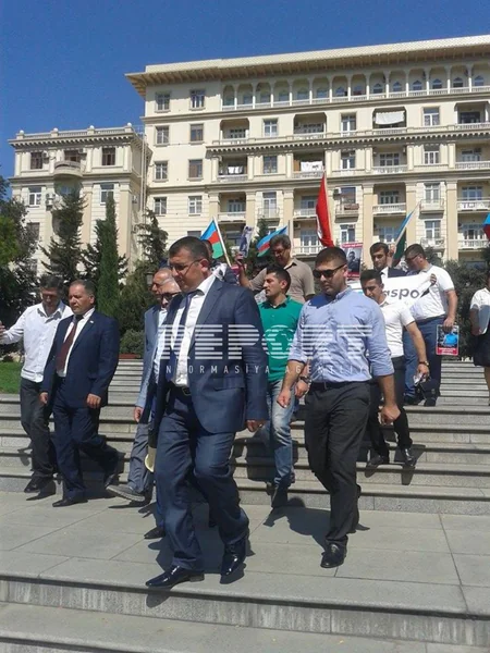 ​Türkiyənin Azərbaycandakı səfirliyinin qarşısında aksiya keçirilib - FOTO