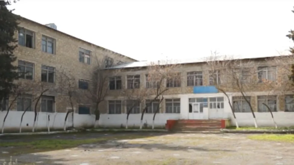 Kürdəmirin ən böyük və qocaman məktəbi qəzalı vəziyyətdədir