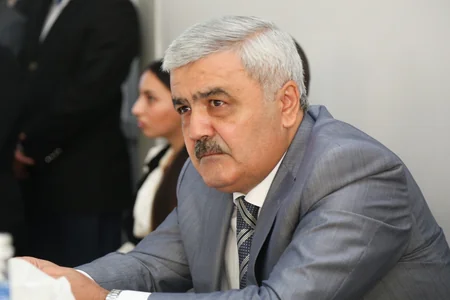 ​Deputatlığa namizəd Rövnəq Abdullayev Bakının Keşlə qəsəbəsində seçicilərlə görüşüb