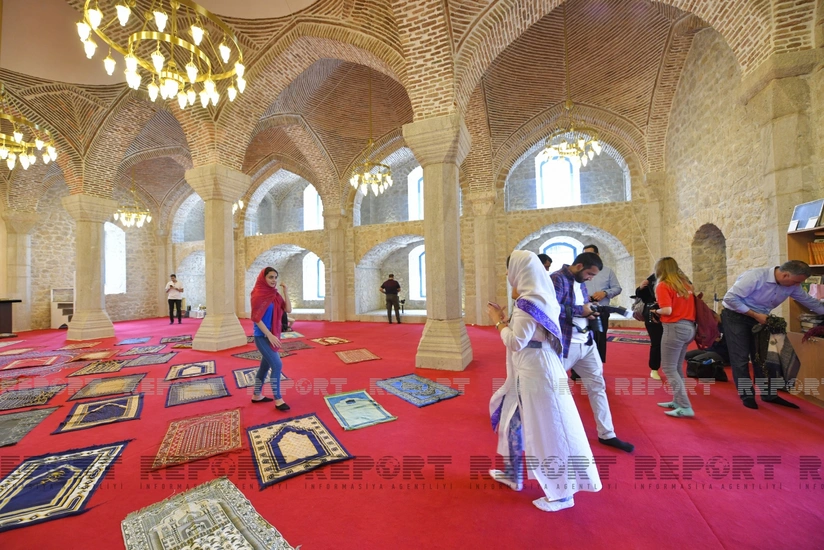 Gənclər Yuxarı və Aşağı Gövhər Ağa məscidlərini ziyarət edib