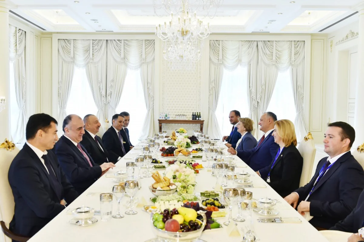 President Ilham Aliyev hosts official dinner reception in honor of Igor Dodon