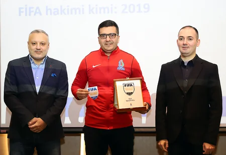 FIFA referilərinə emblemlər təqdim olunub