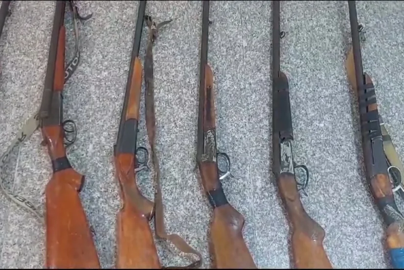 Gəncədə vətəndaşlar qanunsuz saxlanılan silahlarını polisə könüllü təhvil verib