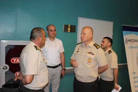 Проводимая азербайджанским врачом операция транслировалась на мониторе