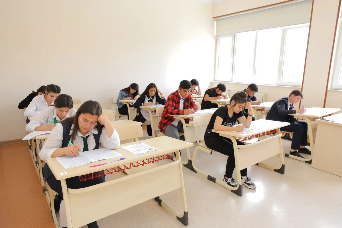 Kolleclərə qəbul imtahanı keçirilib