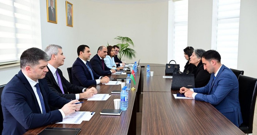 Mədəniyyət naziri Siyəzəndə vətəndaşların müraciətlərini dinləyib