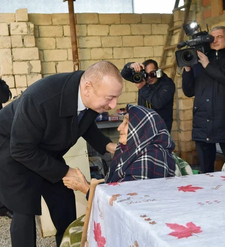 Prezident İlham Əliyev zəlzələ bölgəsinə gedib - FOTOLAR - YENİLƏNİB