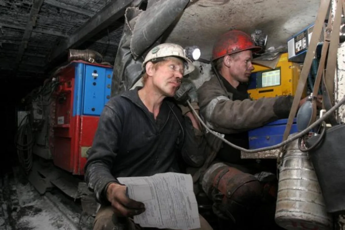 Rusiyada mədəndə xilasedicilər həlak olub