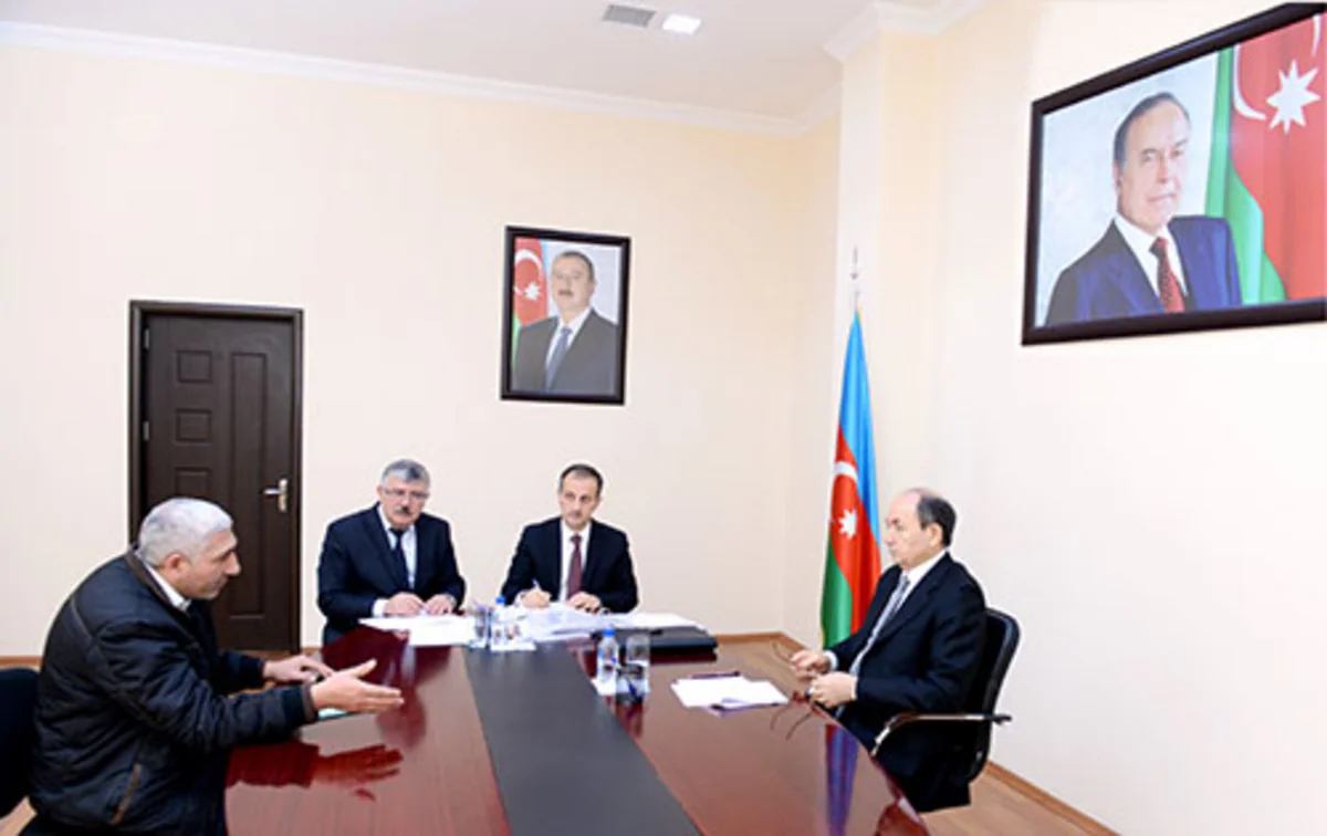 ​Ədliyyə naziri Salyanda vətəndaşlarla görüşüb
