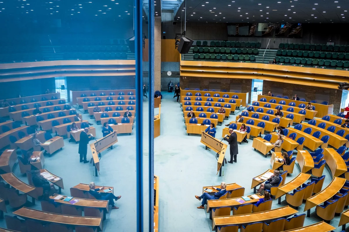 Araqarışdıran niderlandlı deputatların təklifi  - ermənilərdən çox ermənilik - ŞƏRH