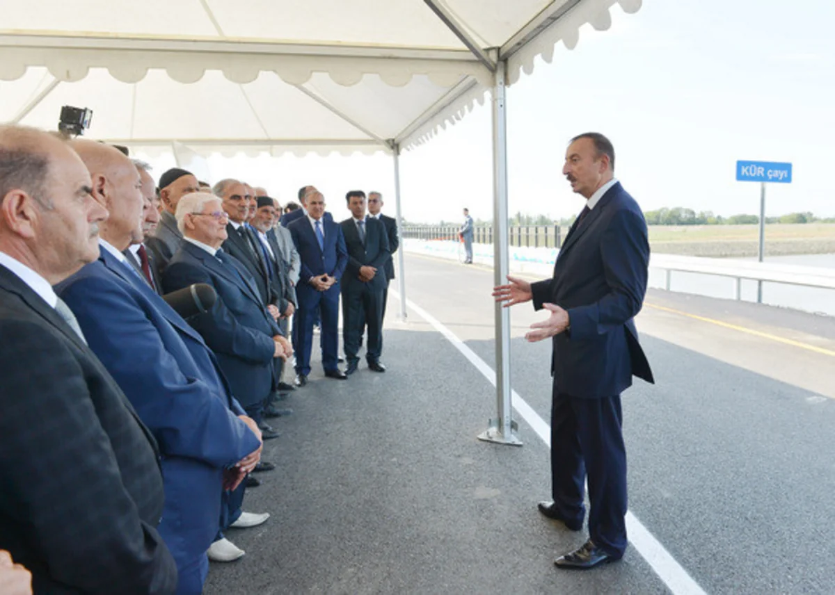 Prezident İlham Əliyev Kür çayı üzərində inşa olunmuş avtomobil körpüsünün açılışında iştirak edib