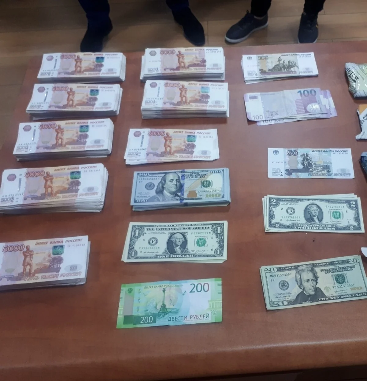 Azərbaycan gömrükçüləri külli miqdarda valyutanın ölkədən çıxarılmasının qarşısını alıblar