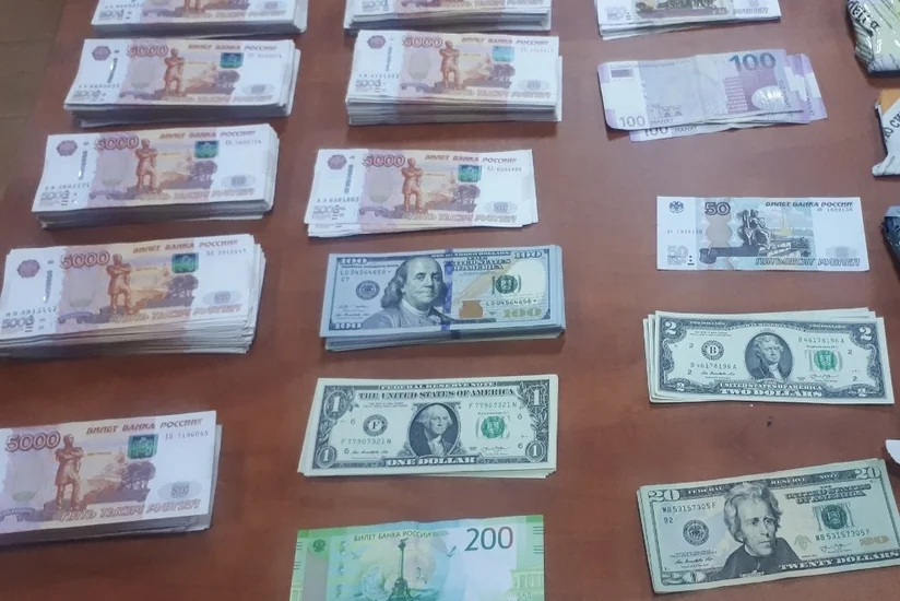 Azərbaycan gömrükçüləri külli miqdarda valyutanın ölkədən çıxarılmasının qarşısını alıblar