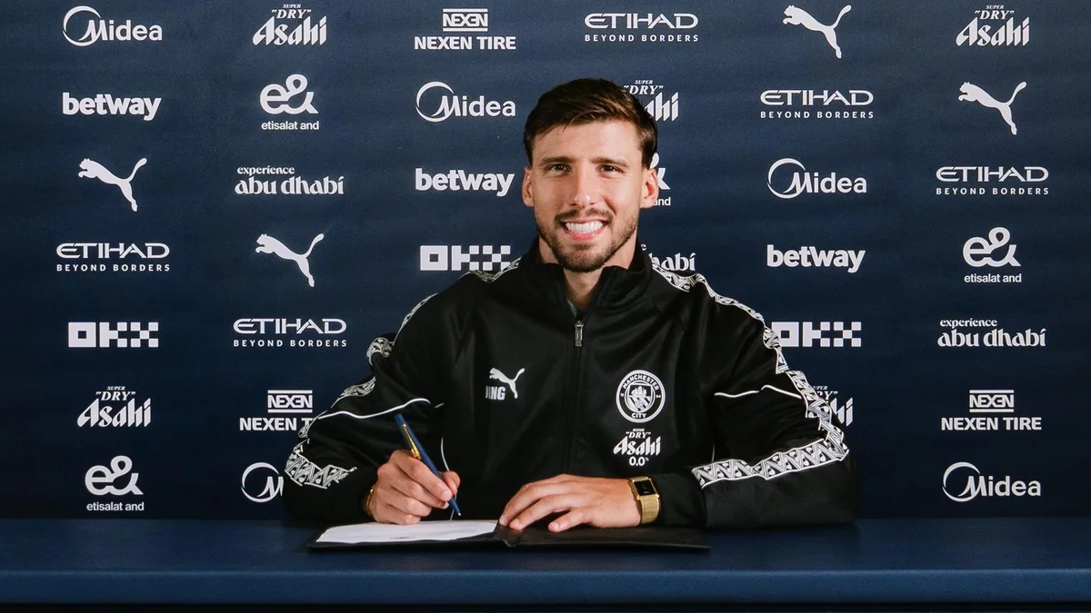 Mançester Siti futbolçusu ilə yeni müqavilə imzaladığını elan edib