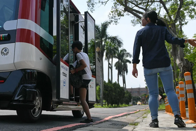 Беспилотные автобусы начали курсировать в Таллине