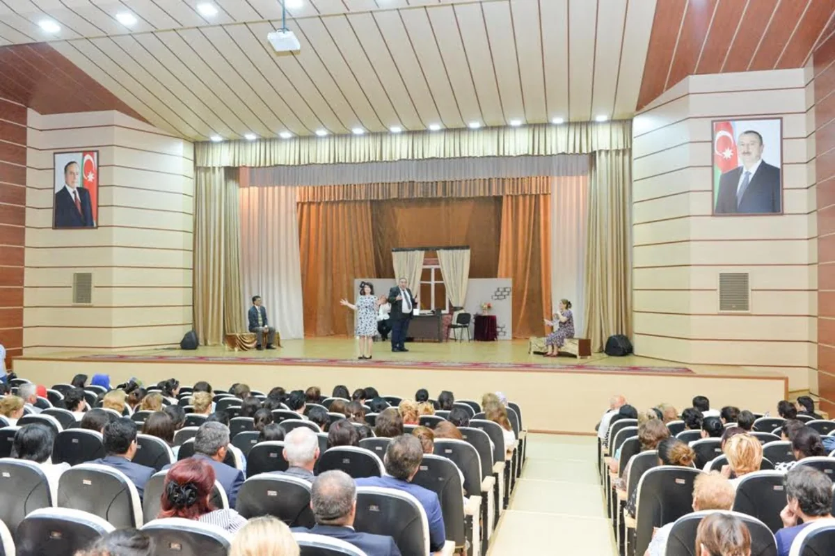 Музыкальный театр выступил в Лянкяране со спектаклем У каждого своя звезда