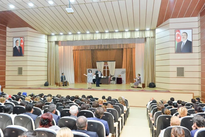 Musiqili Teatr Lənkəranda “Hərənin öz ulduzu” tamaşası ilə çıxış edib