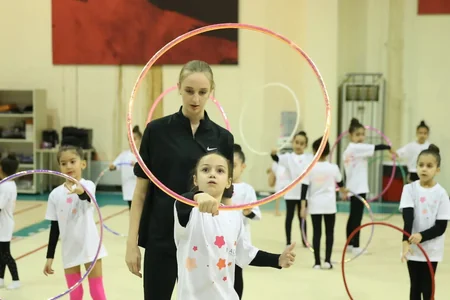 Ukraynanın tanınmış gimnastı Bakıda ustad dərsləri keçib