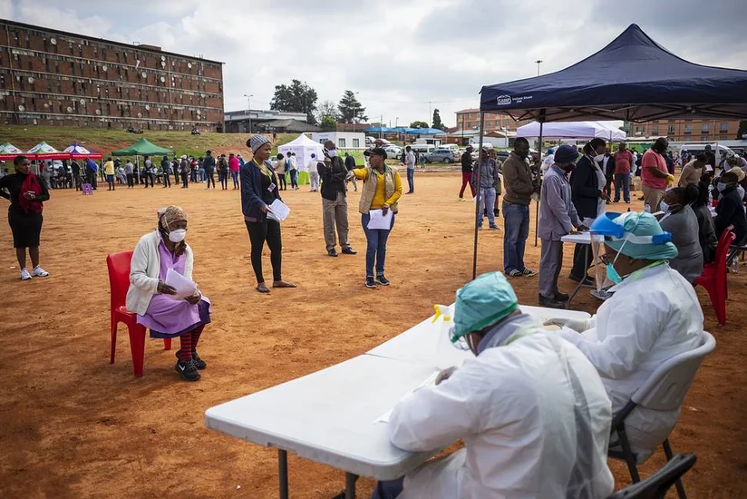 В Африке число умерших среди заразившихся COVID-19 превысило 56 тыс.