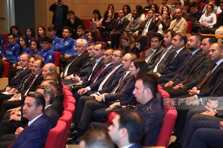 Şimali Kipr prezidenti ADA Universitetində tələbələrlə görüşüb