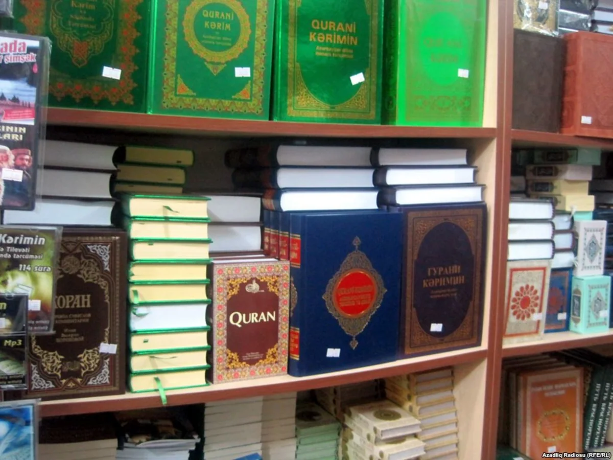 Səyavuş Heydərov: Azərbaycanda dini ədəbiyyatlar satan mağazalarda xeyli qanun pozuntuları aşkarlanıb