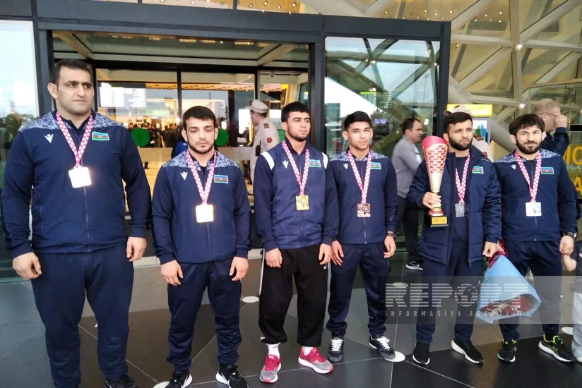 Азербайджанские борцы греко-римского стиля, завоевавшие шесть медалей на ЧЕ, вернулись на родину