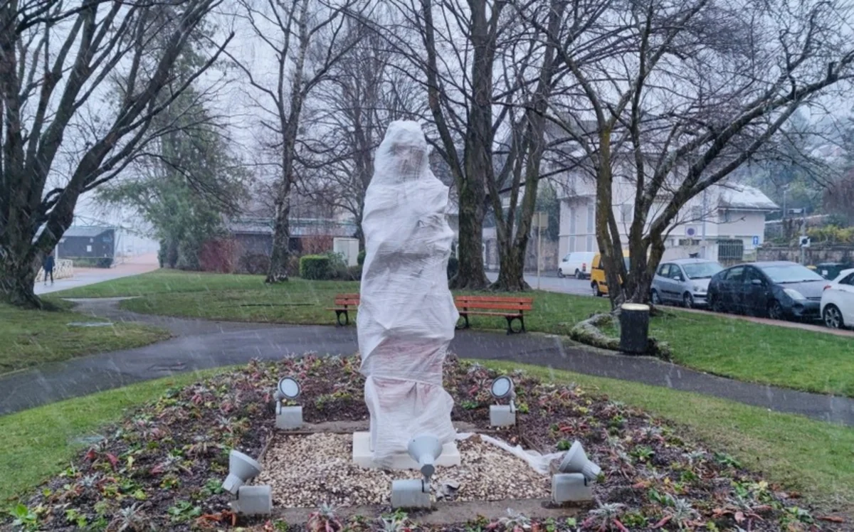 Honored MPs and senators of France condemn vandalism against Natavan's monument in Évian