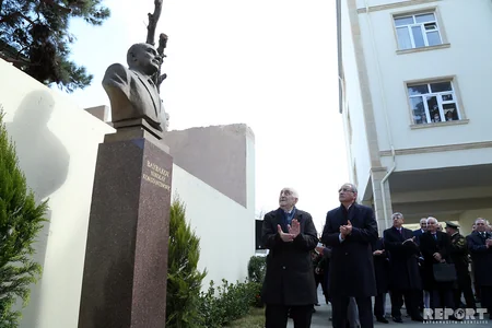Bakıda Nikolay Baybakovun büstü açılıb