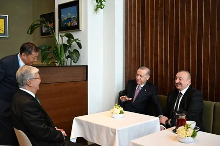 Budapeştdə Türk Dövlətləri Təşkilatının Dövlət başçılarının qeyri-rəsmi Zirvə görüşü keçirilib - YENİLƏNİB-4
