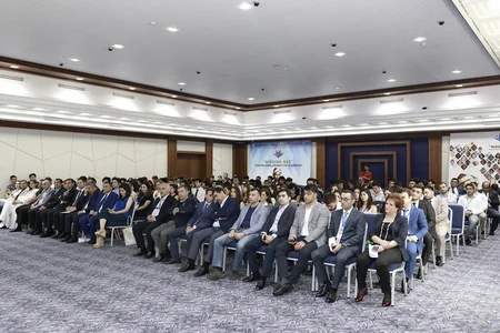 Diaspor Gənclərinin II Yay Düşərgəsinin iştirakçıları rəsmi şəxslərlə görüşüb