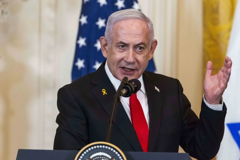 Netanyahu presents US senator with silver beeper in memory of Lebanon operation
