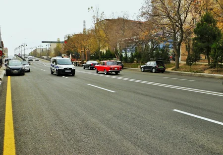Bakıda iki ərazidə deformasiyaya uğramış örtük yenilənib